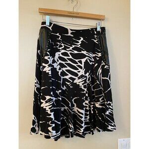 V Cristina Women's Black and White Print Lined Rayon Spandex Skirt Sz M